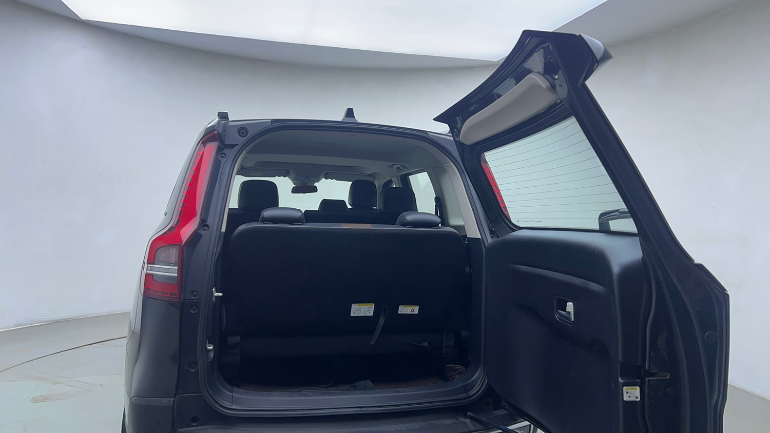 Used 2022 Mahindra Scorpio N Z8 L Petrol AT 7 STR Petrol Automatic interior DICKY DOOR OPEN VIEW