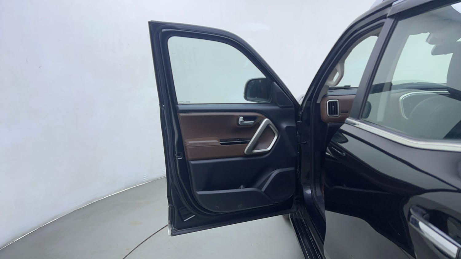 Used 2022 Mahindra Scorpio N Z8 L Petrol AT 7 STR Petrol Automatic interior LEFT FRONT DOOR OPEN VIEW