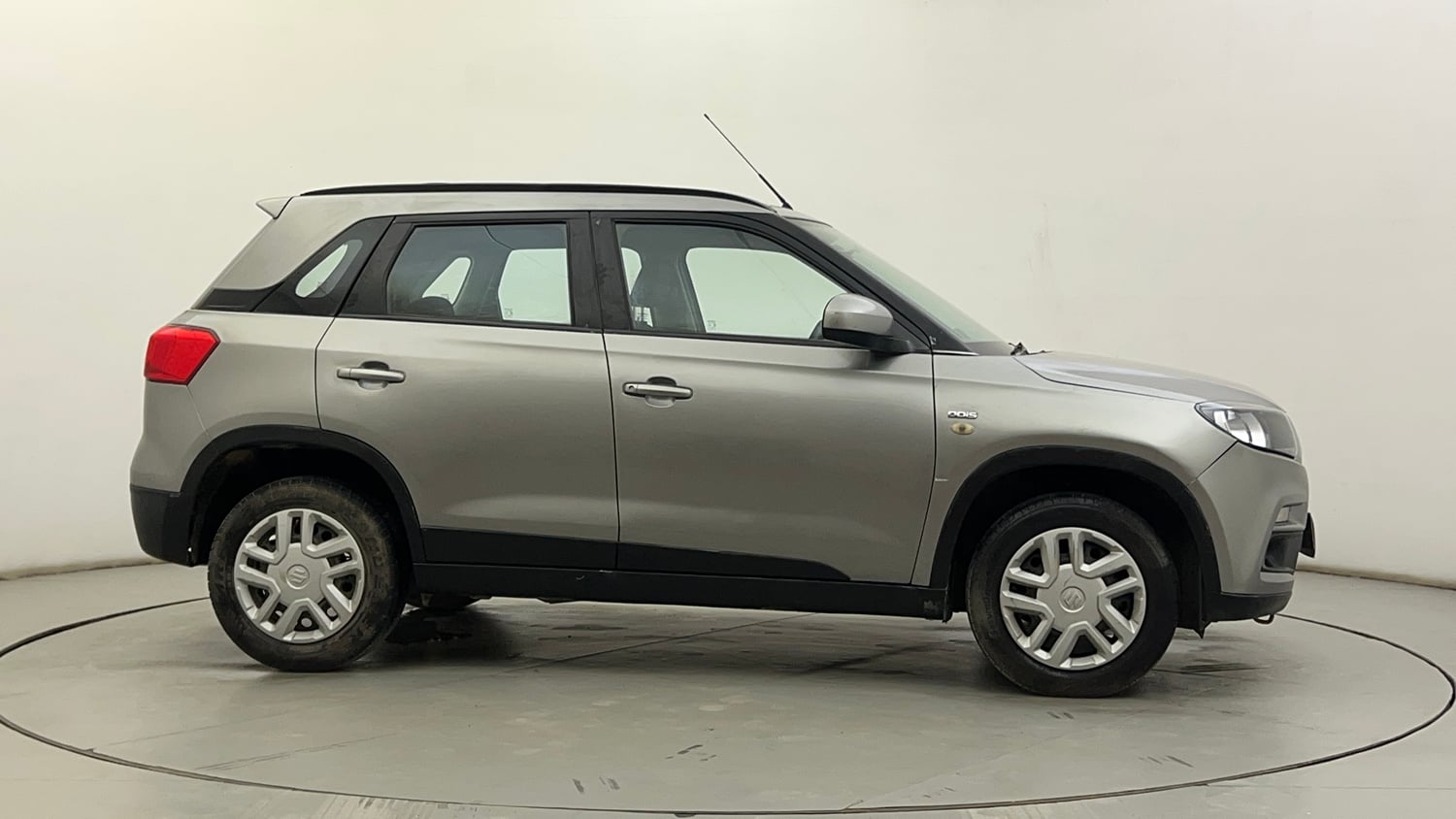 Used 2017 Maruti Suzuki Vitara Brezza [2016-2020] VDi Diesel Manual exterior RIGHT SIDE VIEW