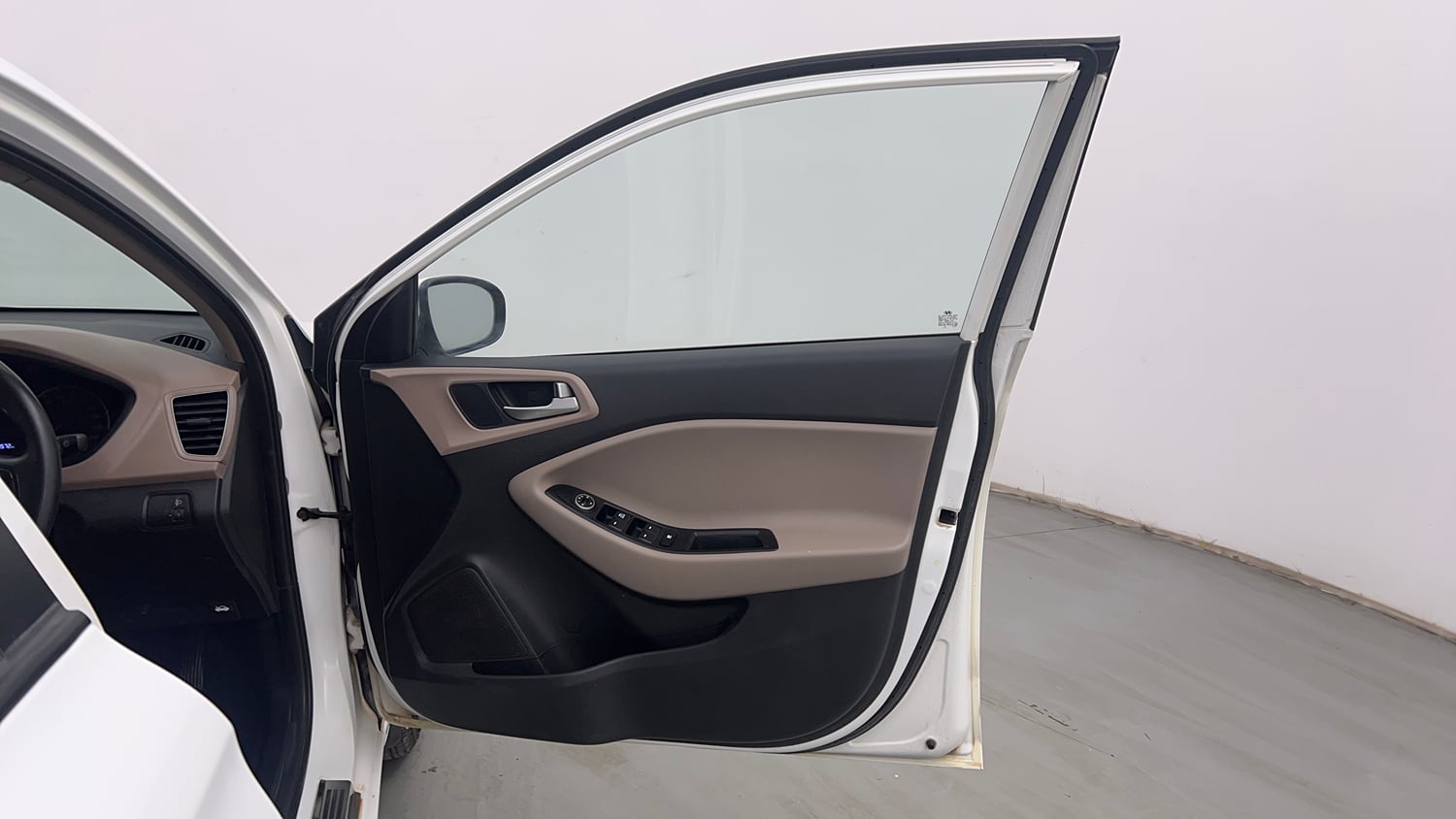 Used 2019 Hyundai Elite i20 Magna Plus 1.2 Petrol Manual interior RIGHT FRONT DOOR OPEN VIEW