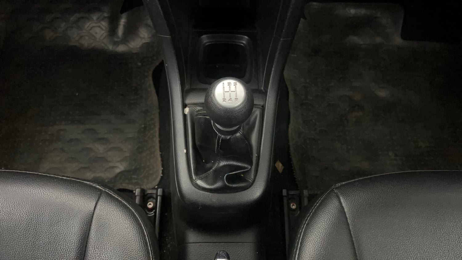 Used 2014 Maruti Suzuki Swift VXi Petrol Manual interior GEAR  KNOB VIEW