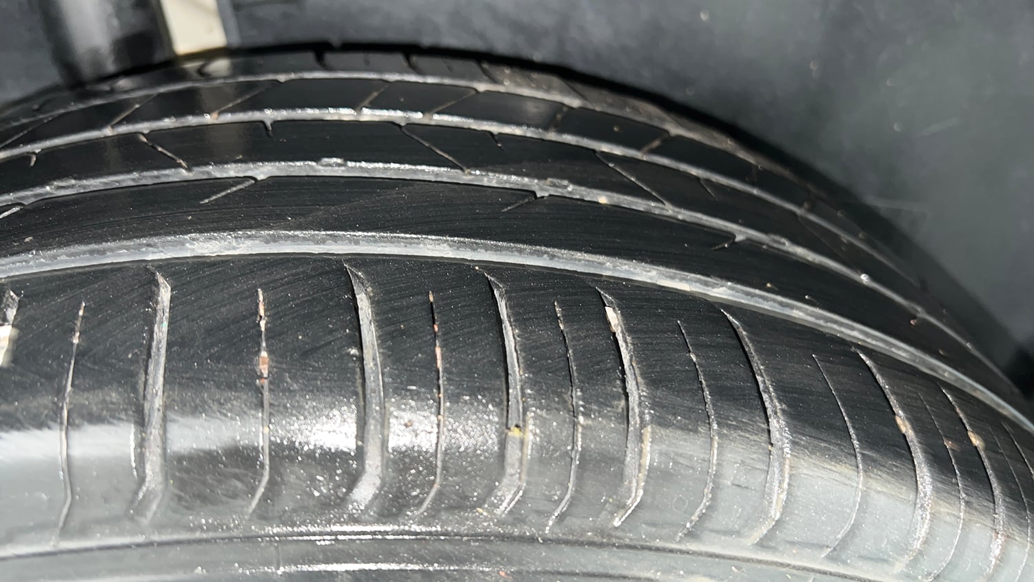 Used 2021 maruti-suzuki Vitara Brezza ZXi Petrol Manual tyres RIGHT REAR TYRE TREAD VIEW