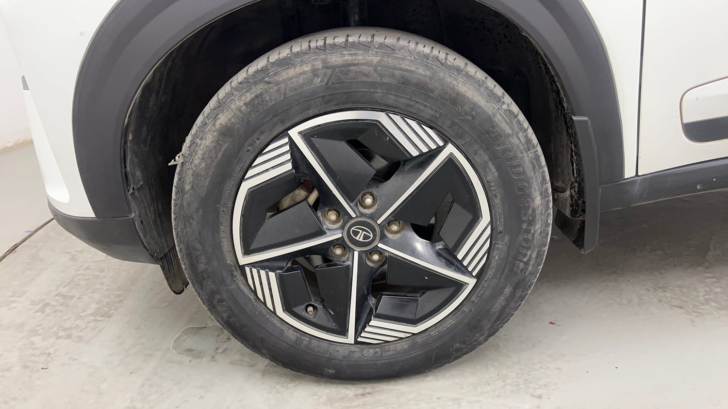 Used 2024 Tata Nexon Fearless S 1.5 Revotorq Diesel 6MT DT Diesel Manual tyres LEFT FRONT TYRE RIM VIEW