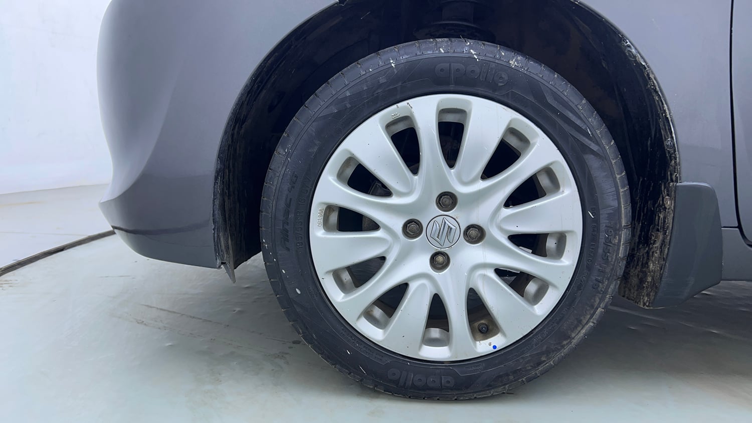 Used 2016 Maruti Suzuki Baleno Alpha 1.2 Petrol Manual tyres LEFT FRONT TYRE RIM VIEW