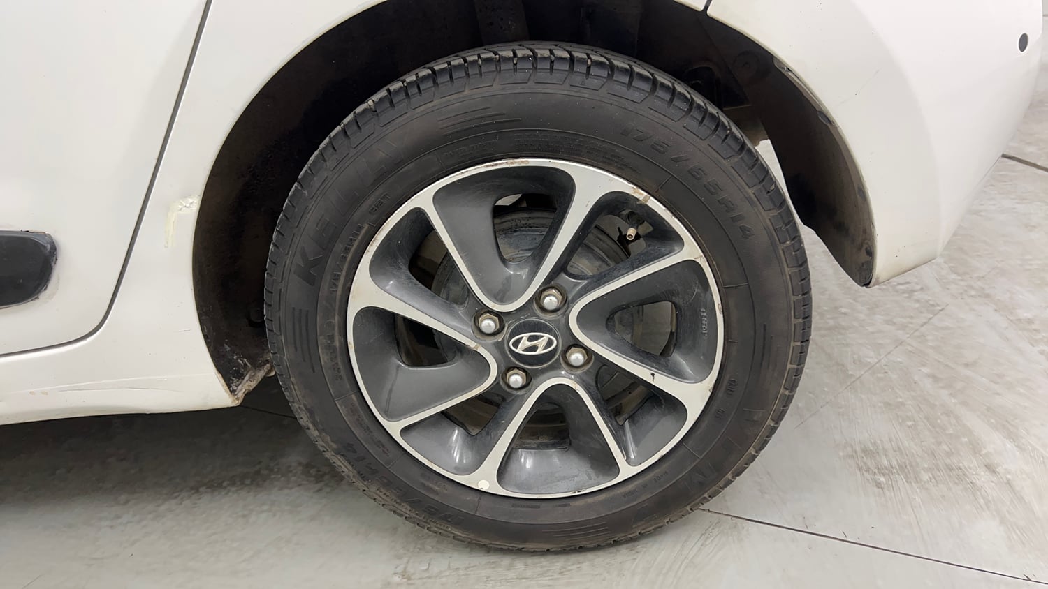 Used 2018 Hyundai Grand i10 Sportz (O) AT 1.2 Kappa VTVT Petrol Automatic tyres LEFT REAR TYRE RIM VIEW
