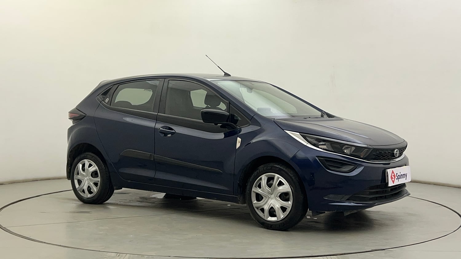Used 2024 Tata Altroz XM Petrol Petrol Manual exterior RIGHT FRONT CORNER VIEW