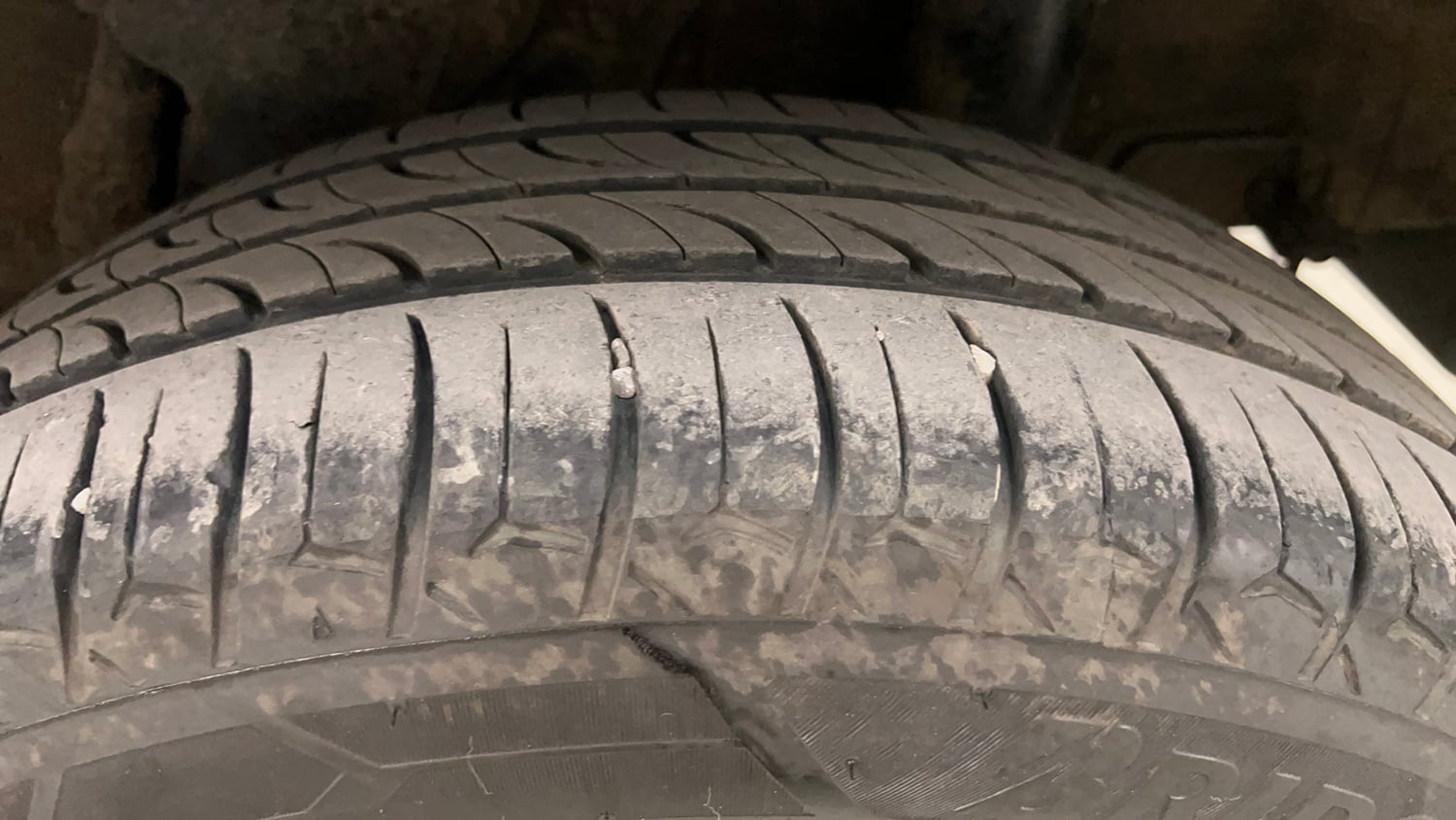 Used 2020 Hyundai Venue S 1.0 Turbo Petrol Manual tyres LEFT REAR TYRE TREAD VIEW