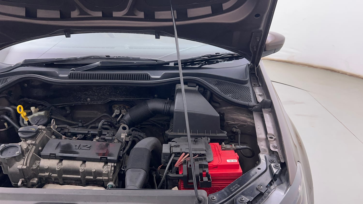 Used 2018 Volkswagen Ameo Highline1.2L Plus (P) 16 Alloy Petrol Manual engine ENGINE LEFT SIDE HINGE & APRON VIEW
