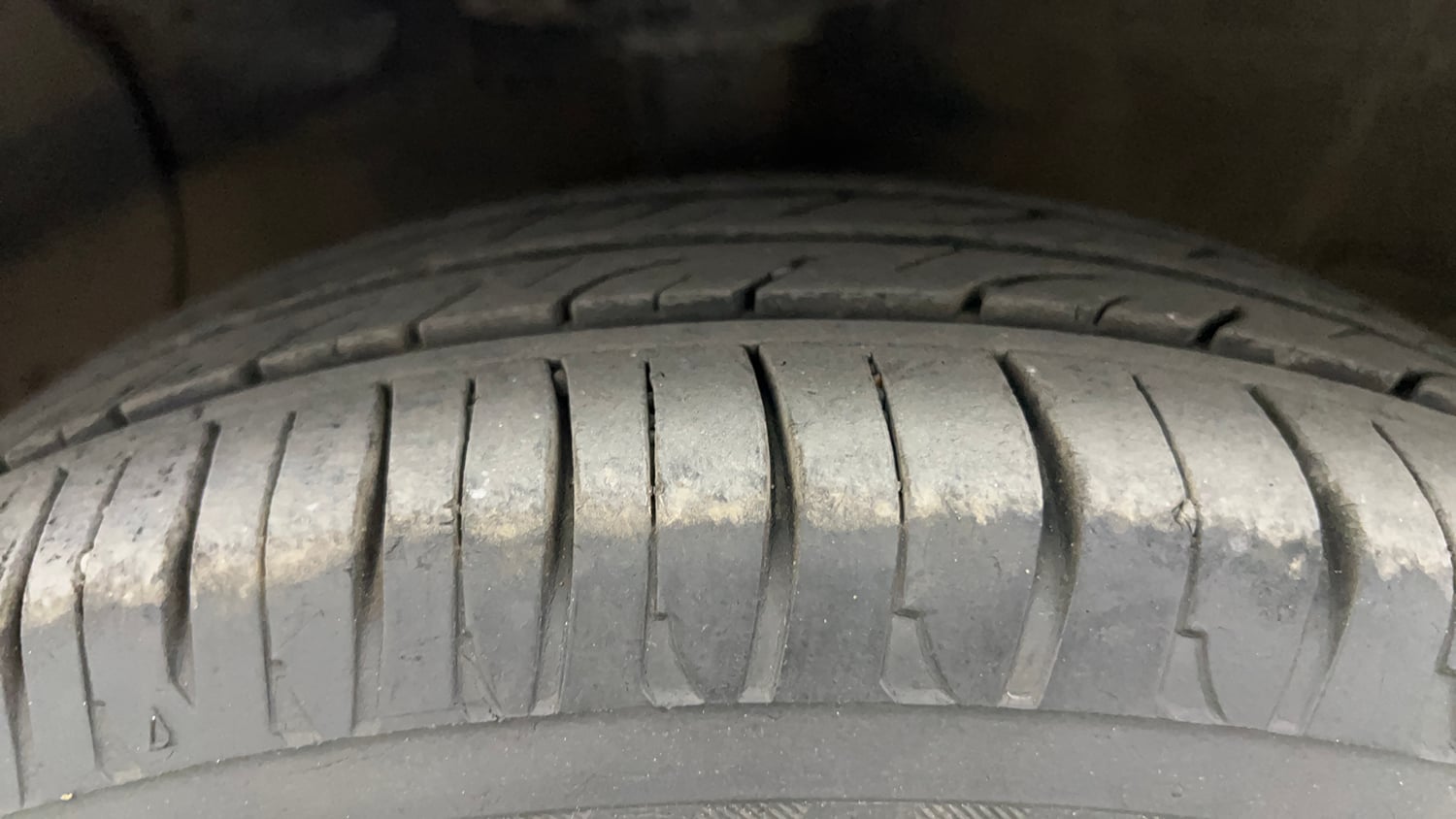 Used 2018 Hyundai Grand i10 Sportz (O) AT 1.2 Kappa VTVT Petrol Automatic tyres LEFT FRONT TYRE TREAD VIEW