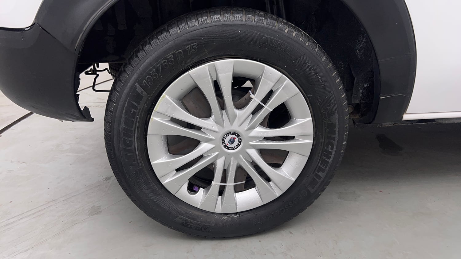 Used 2020 Renault Triber RXZ EASY-R AMT Petrol Automatic tyres RIGHT REAR TYRE RIM VIEW