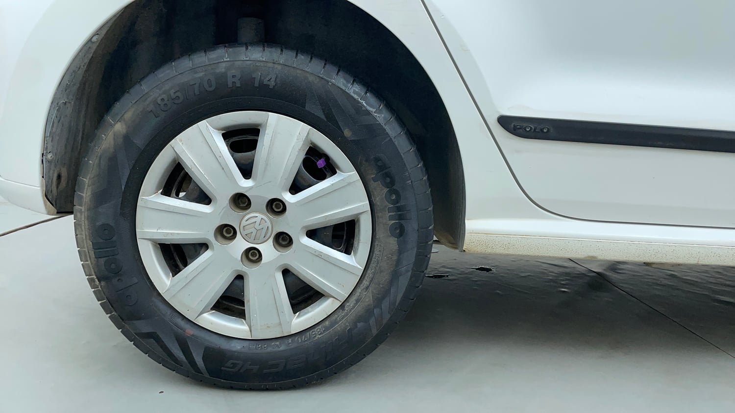 Used 2015 Volkswagen Polo Trendline 1.2L (P) Petrol Manual tyres RIGHT REAR TYRE RIM VIEW