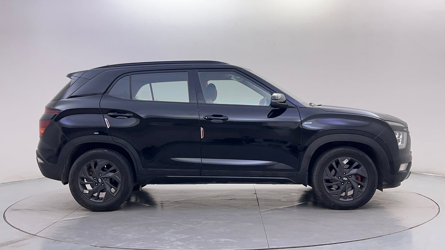 Used 2023 Hyundai Creta SX (O) 1.5 Petrol IVT Knight Petrol Automatic exterior RIGHT SIDE VIEW