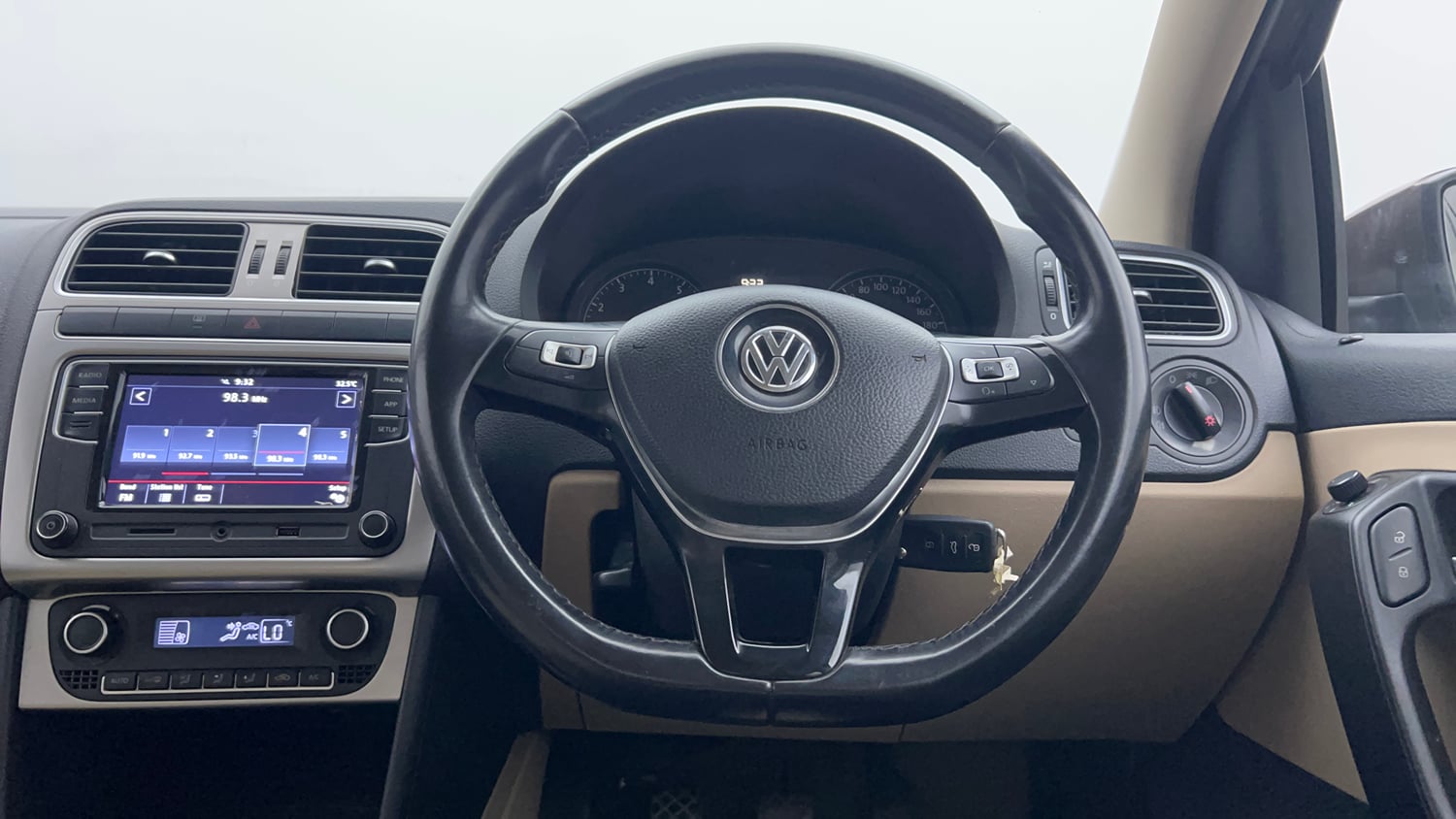 Used 2018 Volkswagen Ameo Highline1.2L Plus (P) 16 Alloy Petrol Manual interior STEERING VIEW