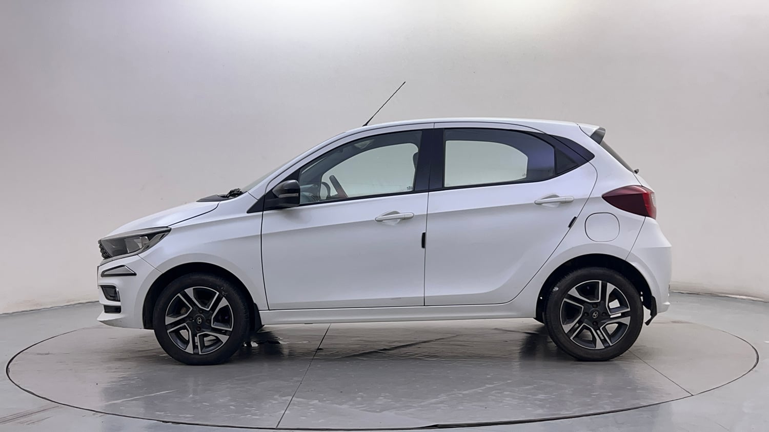 Used 2022 Tata Tiago XZA Plus Petrol Automatic exterior LEFT SIDE VIEW