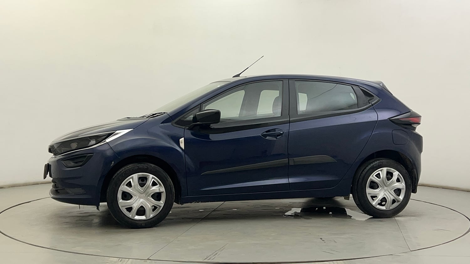 Used 2024 Tata Altroz XM Petrol Petrol Manual exterior LEFT SIDE VIEW