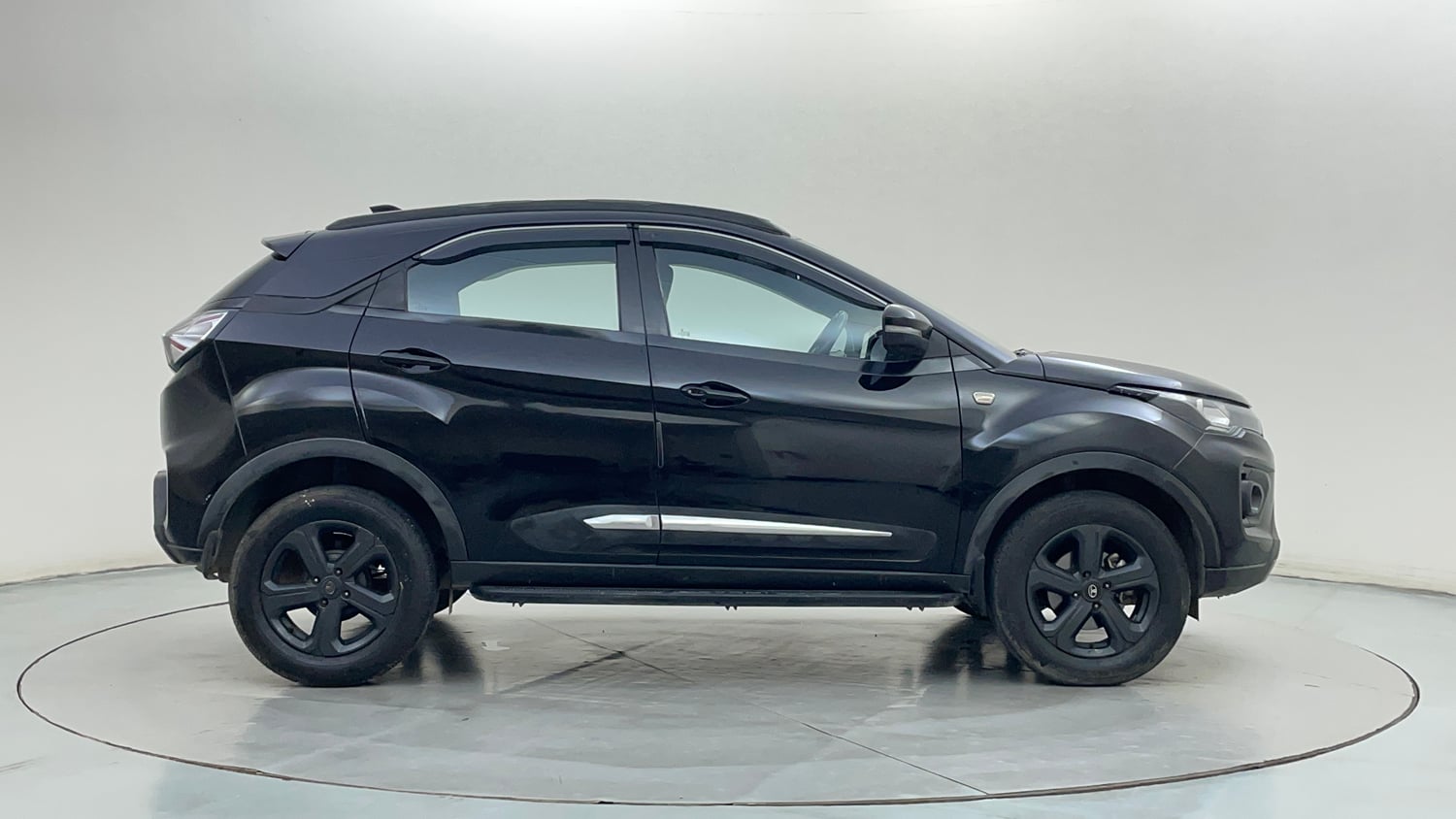 Used 2022 Tata Nexon XZA Plus (Premium) Dark Edition Petrol Automatic exterior RIGHT SIDE VIEW