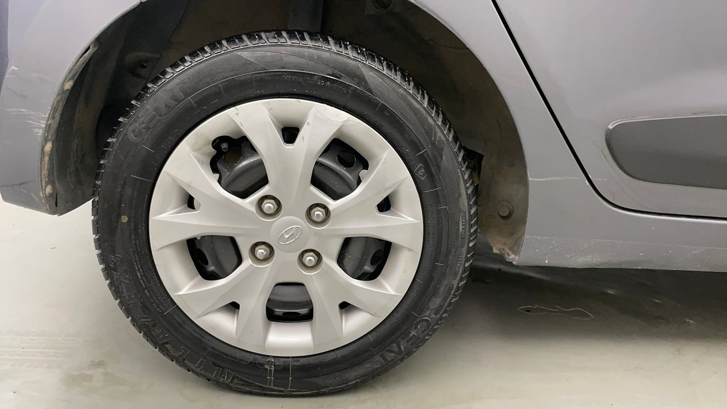 Used 2016 Hyundai Grand i10 Sportz 1.2 Kappa VTVT Petrol Manual tyres RIGHT REAR TYRE RIM VIEW