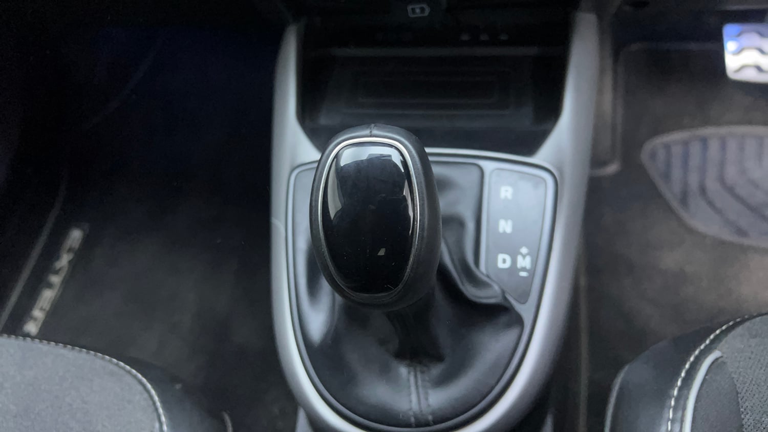 Used 2023 Hyundai Exter SX (O) 1.2 AMT Petrol Automatic interior GEAR  KNOB VIEW