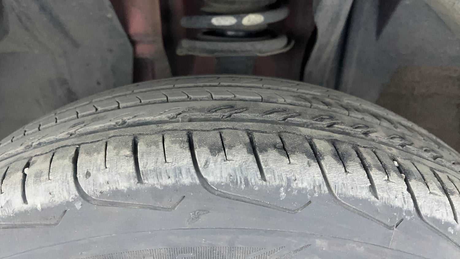 Used 2021 Renault Kiger RXZ Turbo CVT Dual Tone Petrol Automatic tyres LEFT FRONT TYRE TREAD VIEW