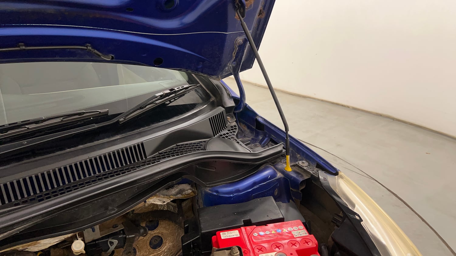 Used 2020 Tata Zest XT Petrol Petrol Manual engine ENGINE LEFT SIDE HINGE & APRON VIEW