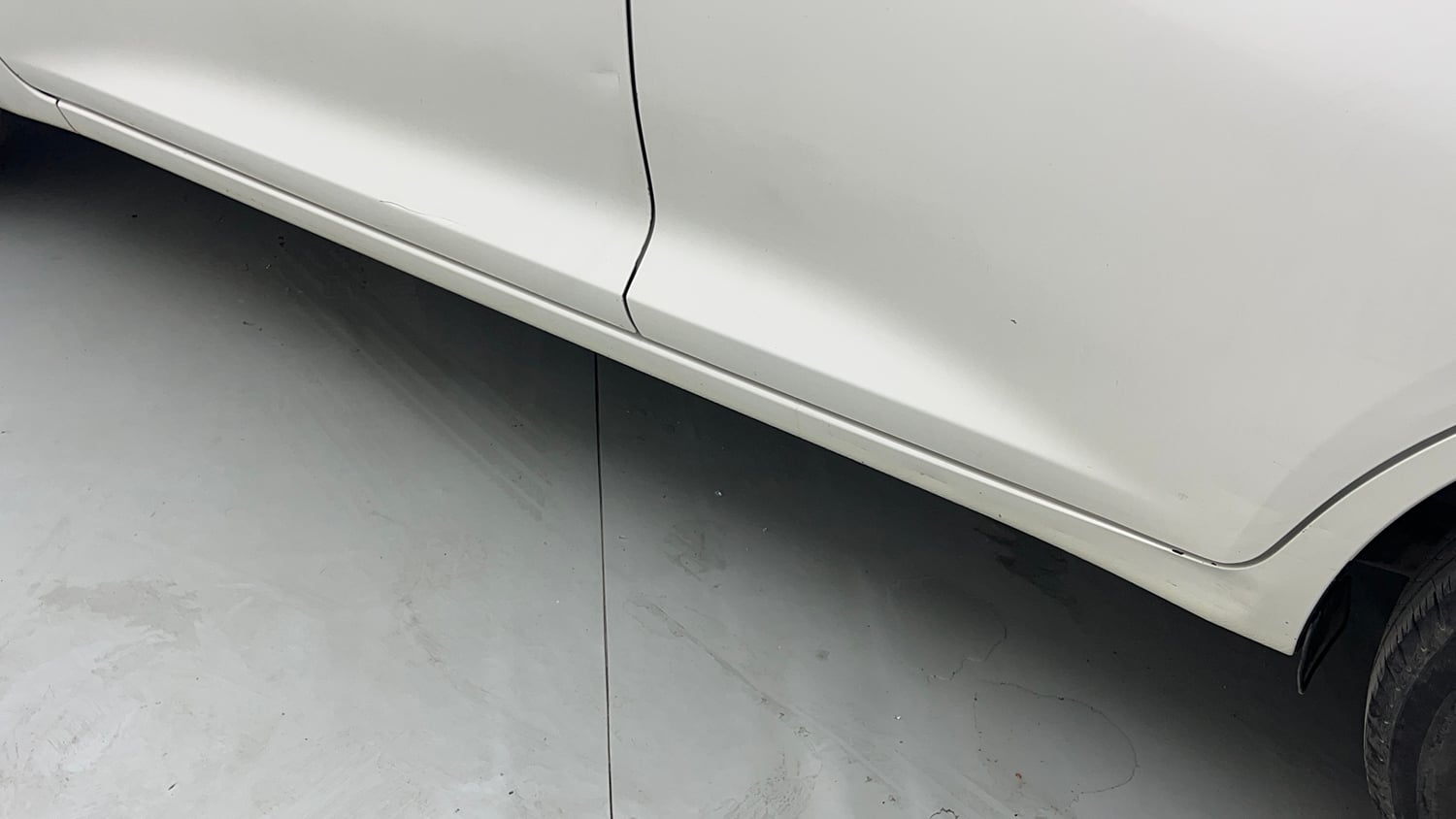 Used 2024 Maruti Suzuki Swift VXi (O) AMT Petrol Automatic dents MINOR DENT