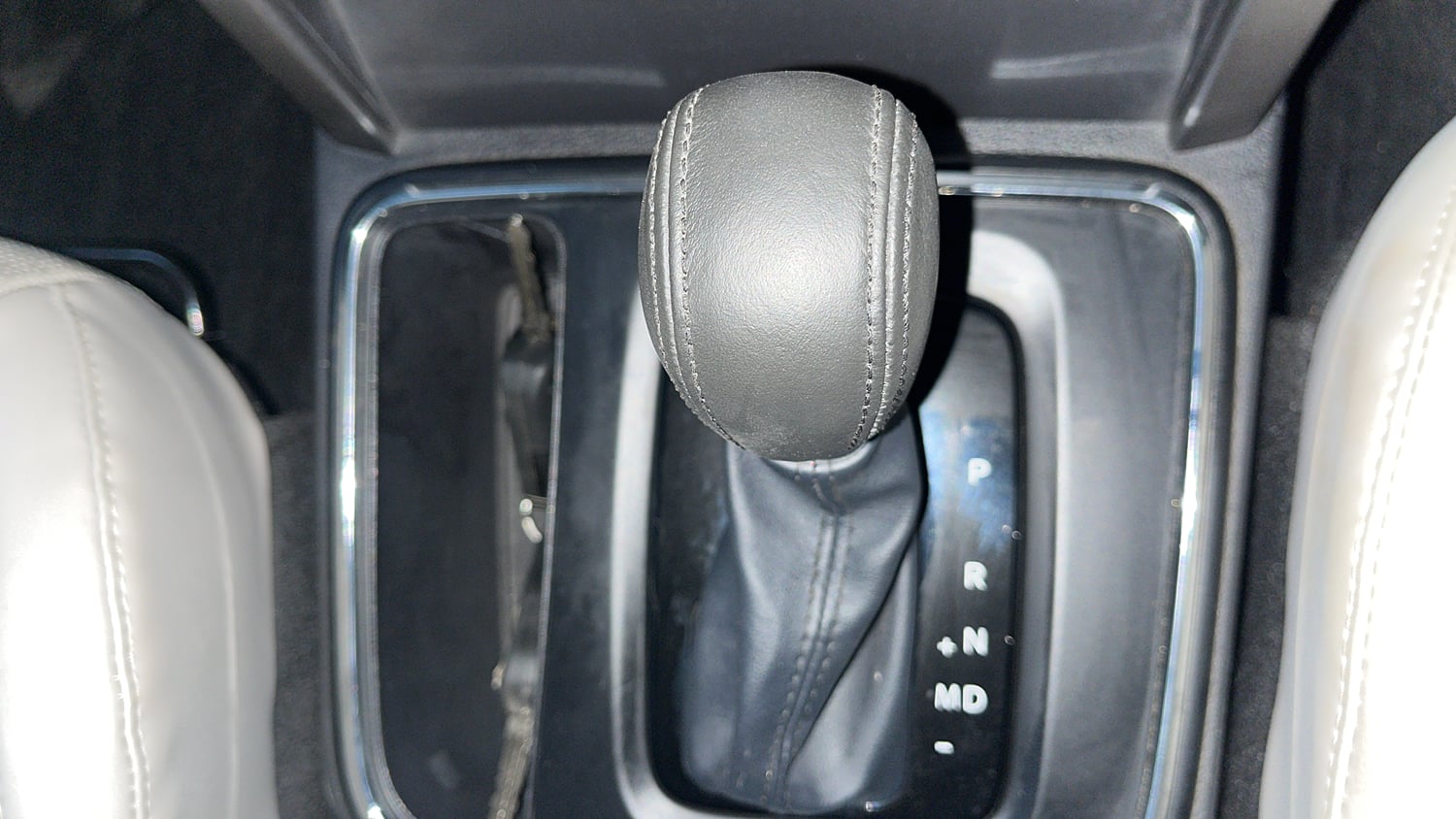 Used 2026 Mahindra Thar Roxx AX7 L Diesel AT 2WD Diesel Automatic interior GEAR  KNOB VIEW