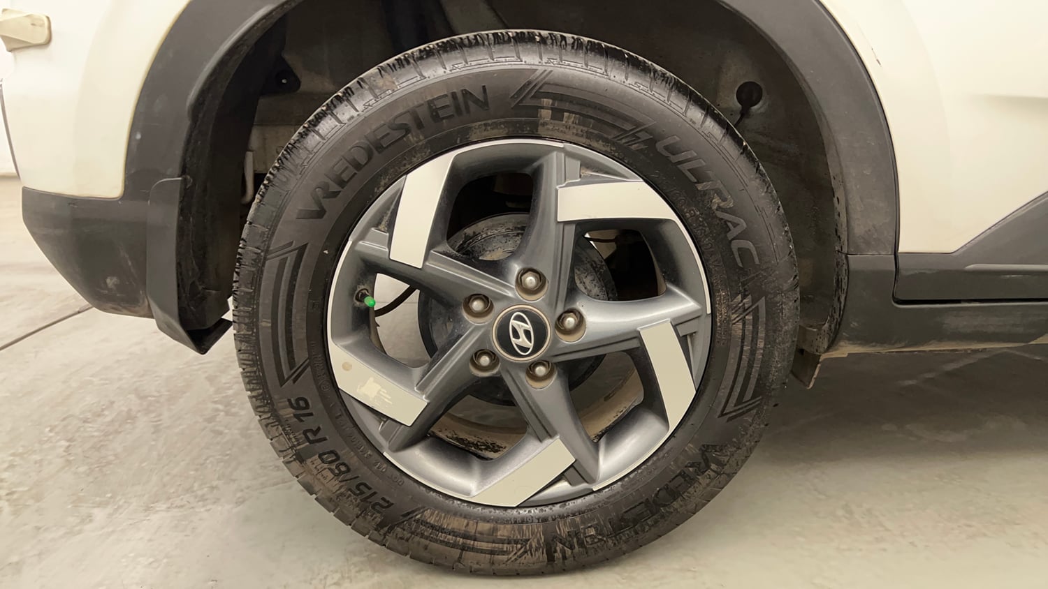 Used 2021 Hyundai Venue SX 1.0 Turbo Petrol Manual tyres RIGHT REAR TYRE RIM VIEW
