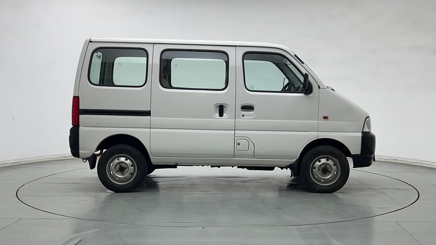 Used 2022 Maruti Suzuki Eeco 5 STR AC (O) Petrol Manual exterior RIGHT SIDE VIEW