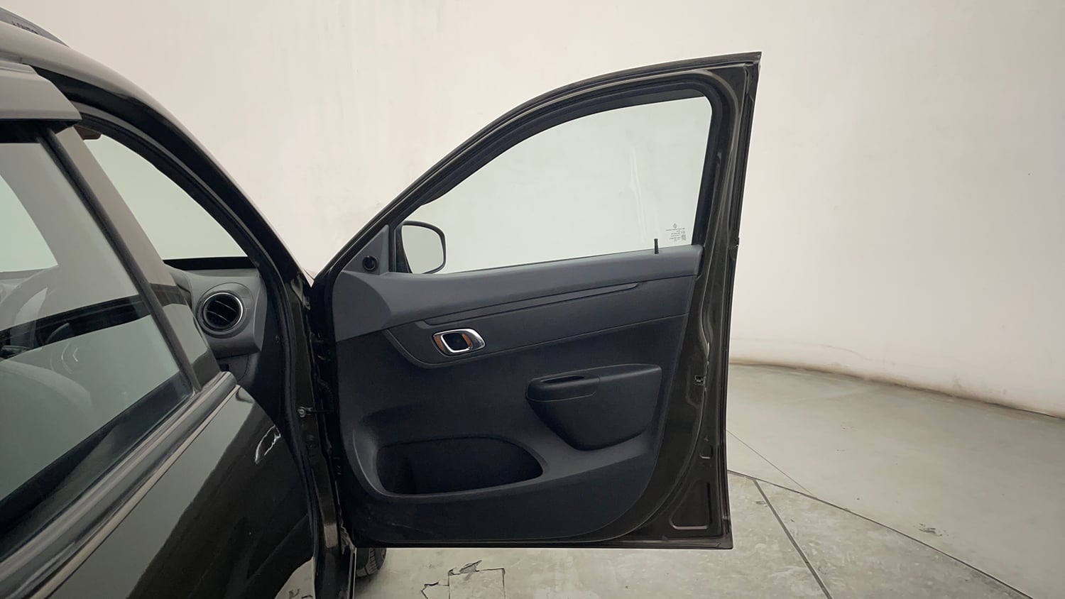 Used 2020 Renault Kwid RXT Petrol Manual interior RIGHT FRONT DOOR OPEN VIEW