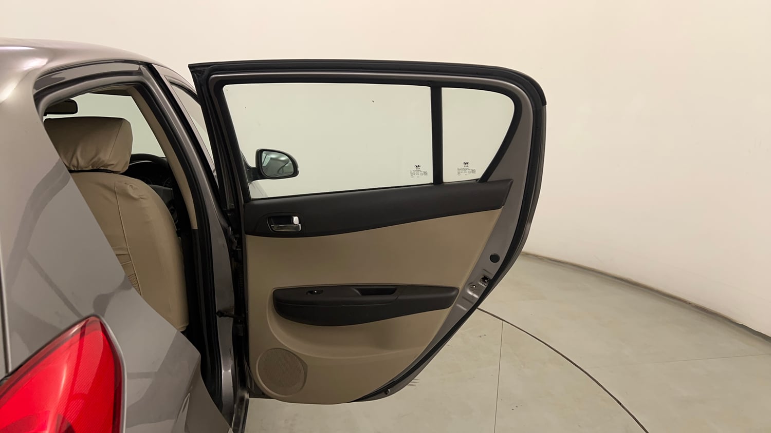 Used 2013 Hyundai i20 Magna 1.2 Petrol Manual interior RIGHT REAR DOOR OPEN VIEW