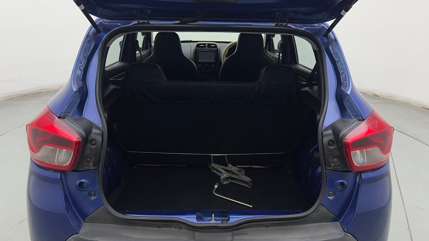 Used 2018 Renault Kwid CLIMBER 1.0 Petrol Manual interior DICKY INSIDE VIEW