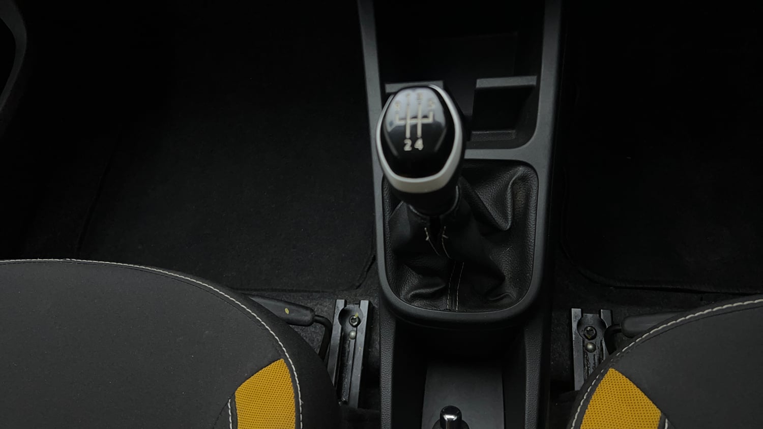Used 2025 Renault Kwid CLIMBER 1.0 MT Petrol Manual interior GEAR  KNOB VIEW