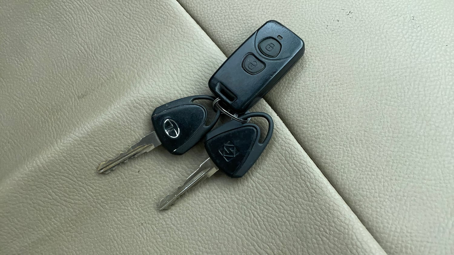 Used 2015 Tata Nano Twist XTA Petrol Automatic extra CAR KEY VIEW