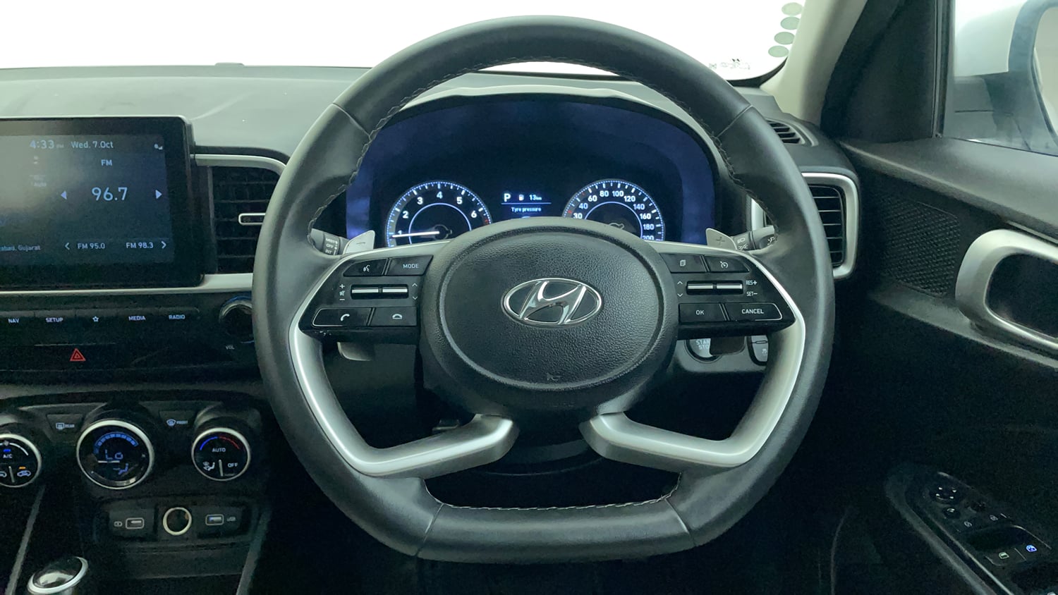 Used 2022 Hyundai Venue SX Plus 1.0 Turbo DCT Petrol Automatic interior STEERING VIEW