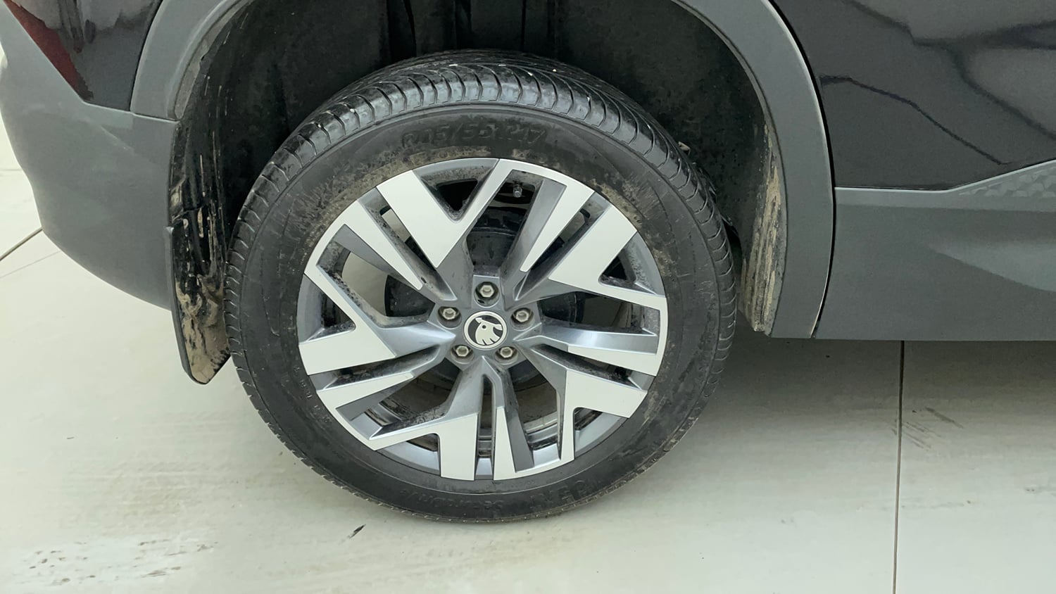 Used 2026 Skoda Kylaq Prestige+ 1.0 TSI AT Petrol Automatic tyres RIGHT REAR TYRE RIM VIEW