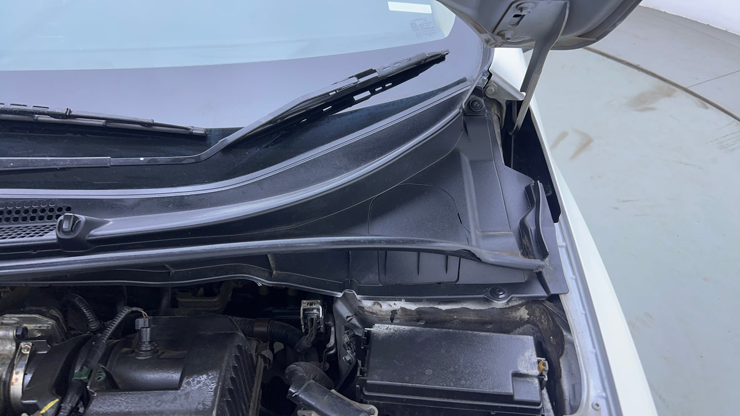 Used 2017 Honda City ZX CVT Petrol Petrol Automatic engine ENGINE LEFT SIDE HINGE & APRON VIEW