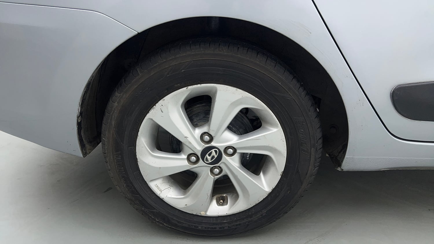 Used 2019 Hyundai Xcent SX Petrol Manual tyres RIGHT REAR TYRE RIM VIEW