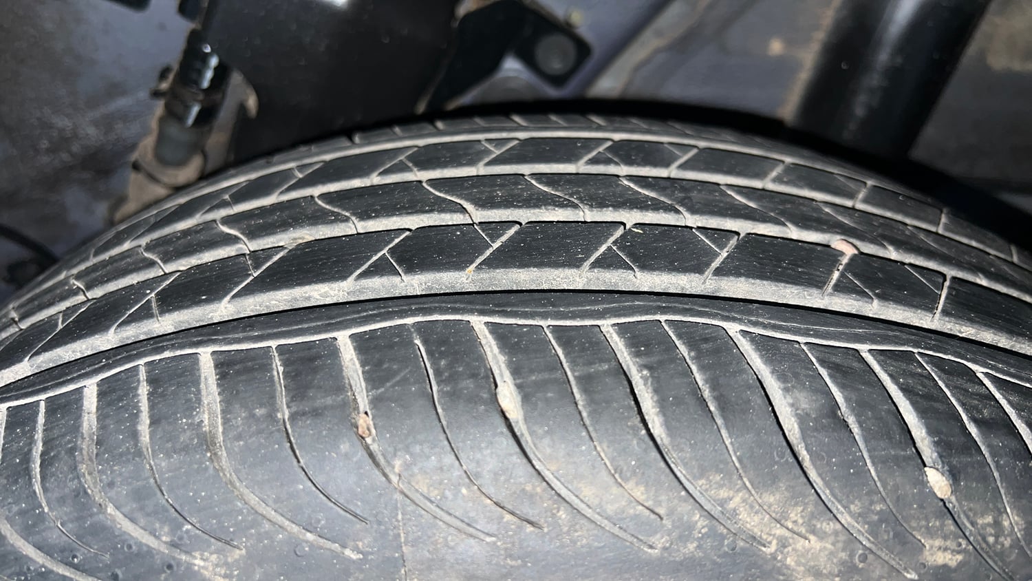 Used 2019 hyundai Venue S 1.0 AT Turbo Petrol Petrol Automatic tyres LEFT REAR TYRE TREAD VIEW