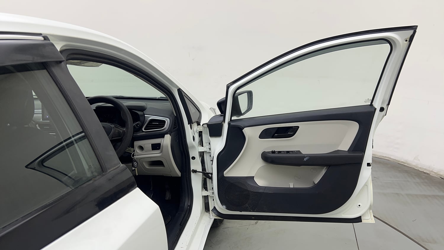 Used 2023 Tata Altroz XM (S) Petrol Petrol Manual interior RIGHT FRONT DOOR OPEN VIEW