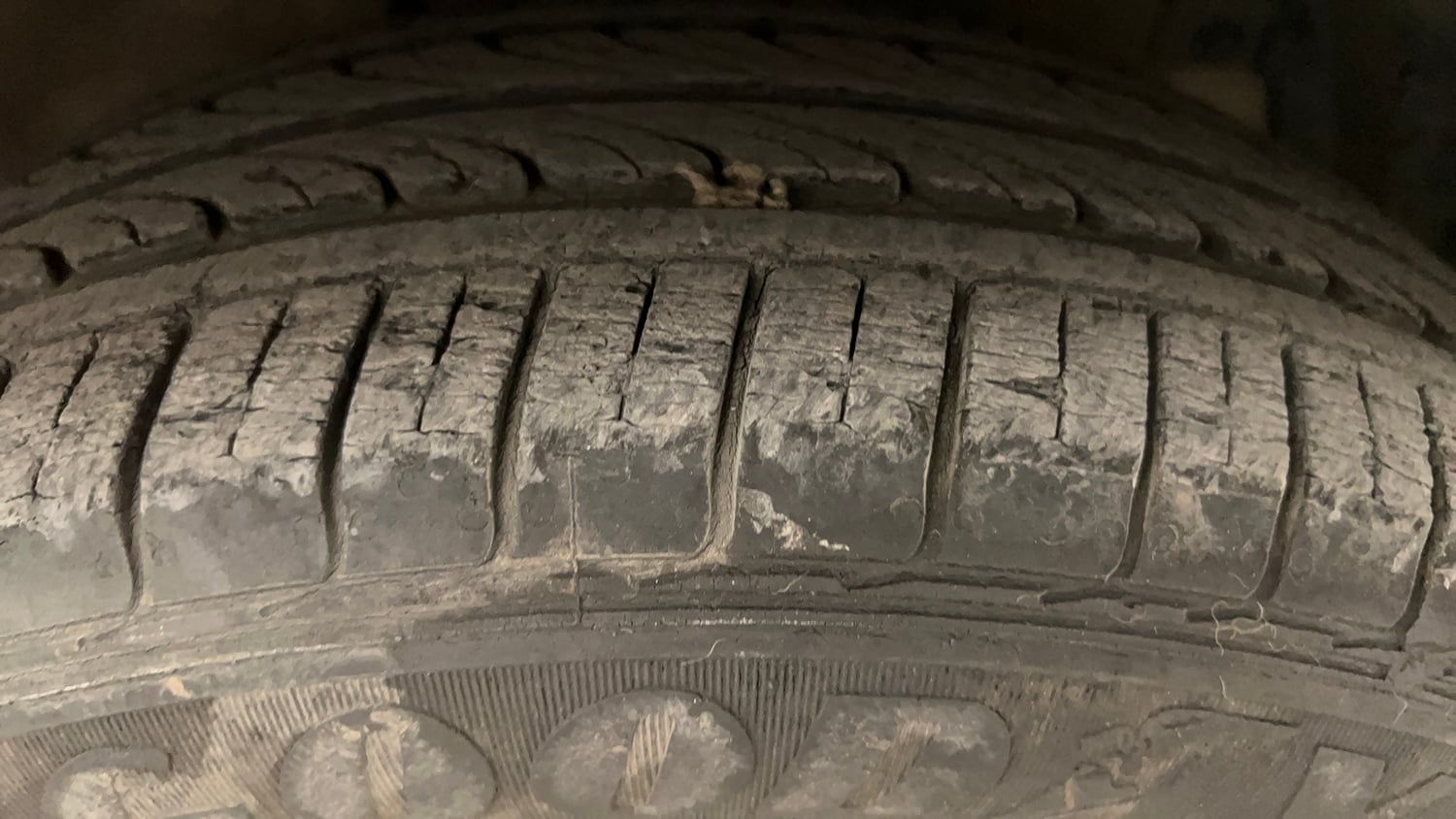 Used 2018 Maruti Suzuki Ciaz Delta 1.4 AT Petrol Automatic tyres RIGHT FRONT TYRE TREAD VIEW