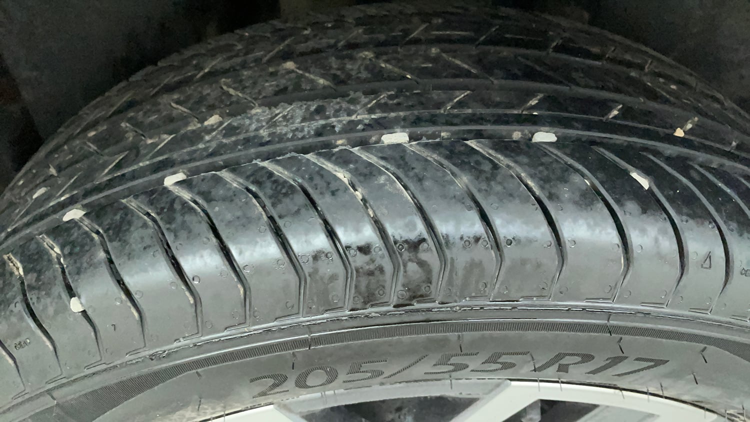 Used 2026 Skoda Kylaq Prestige+ 1.0 TSI AT Petrol Automatic tyres RIGHT REAR TYRE TREAD VIEW
