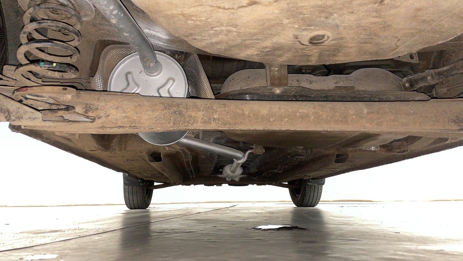 Used 2020 Renault Kwid RXT Petrol Manual extra REAR UNDERBODY VIEW (TAKEN FROM REAR)