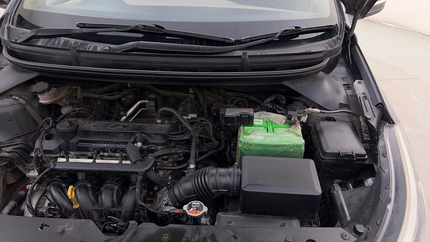 Used 2017 Hyundai Elite i20 Sportz 1.2 Petrol Manual engine ENGINE LEFT SIDE HINGE & APRON VIEW