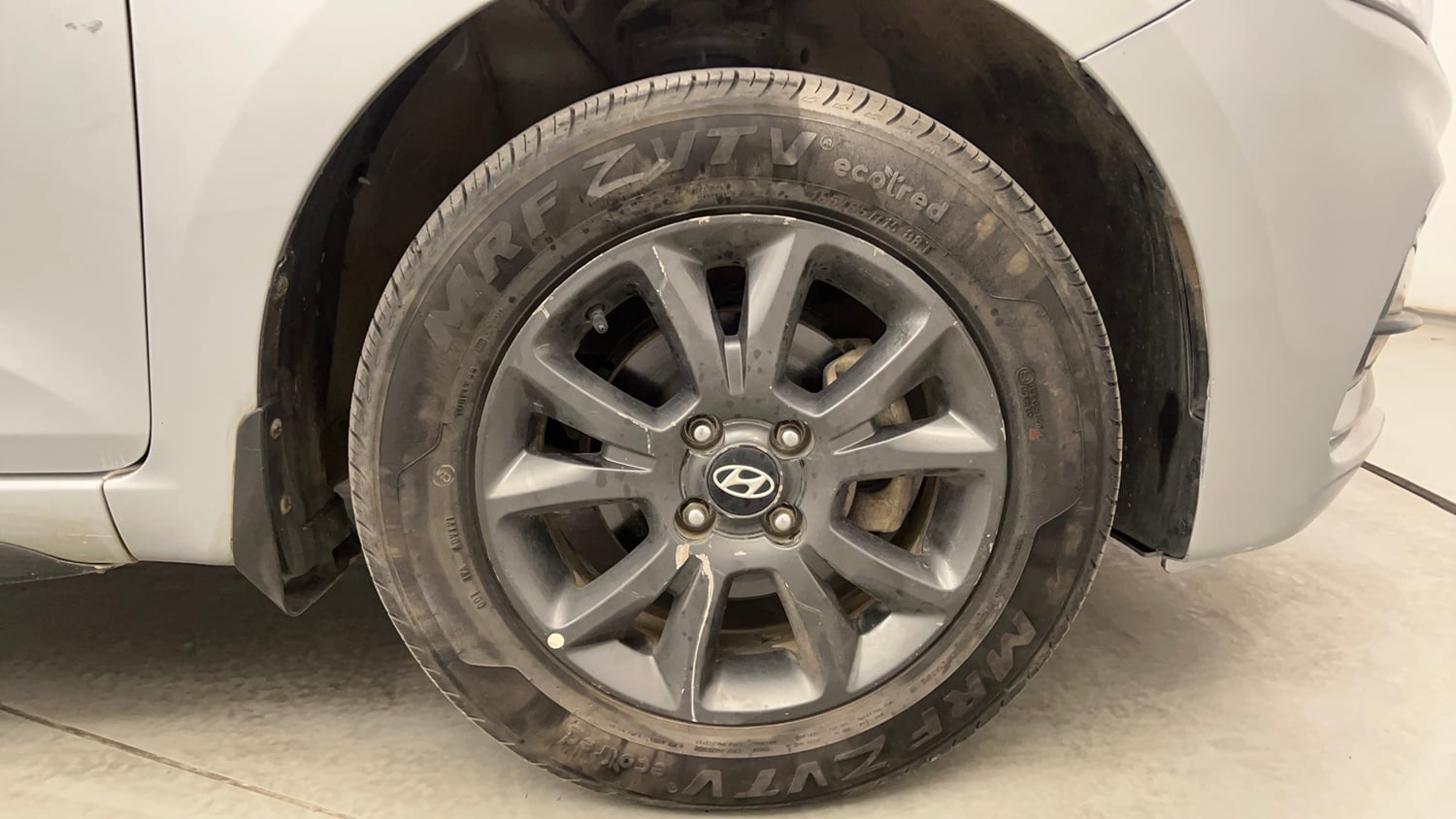 Used 2020 Hyundai Elite i20 Sportz Plus 1.2 Petrol Manual tyres RIGHT FRONT TYRE RIM VIEW
