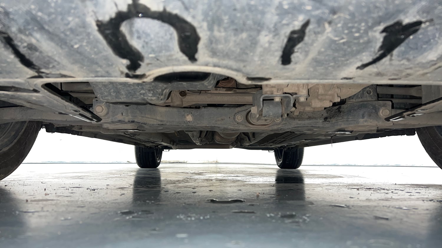 Used 2023 Hyundai Verna SX 1.5 Petrol MT Petrol Manual extra FRONT LEFT UNDERBODY VIEW