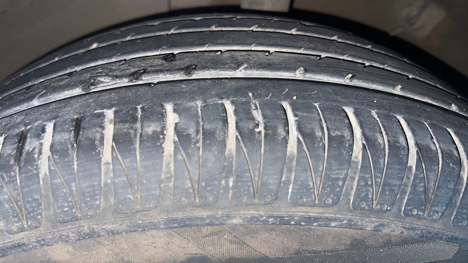 Used 2024 Kia Sonet HTX Plus 1.5 Diesel MT Diesel Manual tyres LEFT FRONT TYRE TREAD VIEW