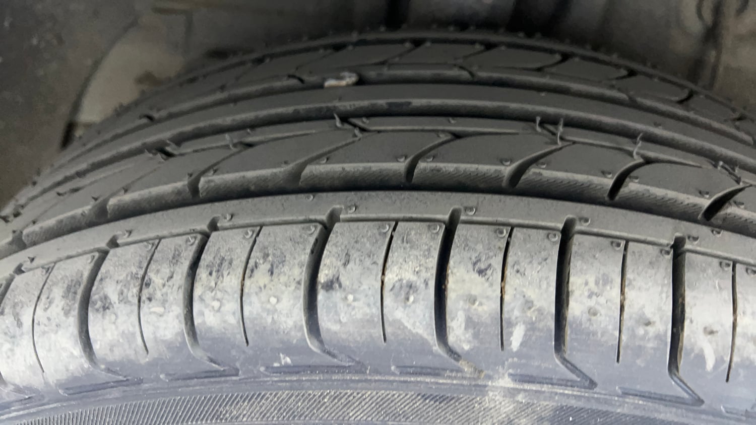 Used 2017 Hyundai Elite i20 Asta 1.2 Petrol Manual tyres RIGHT REAR TYRE TREAD VIEW