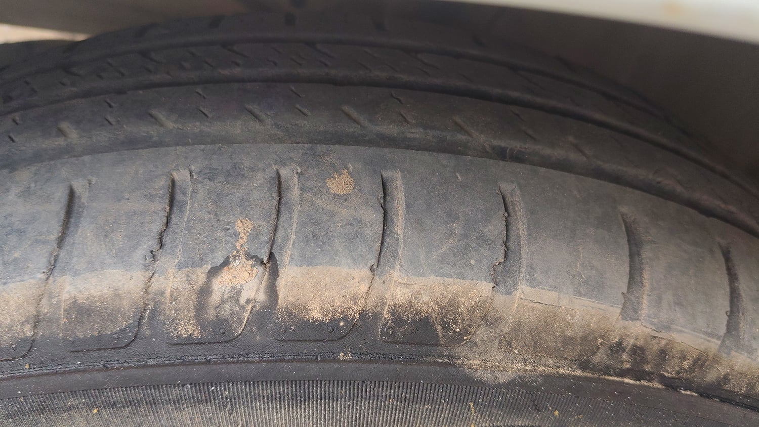 Used 2020 Maruti Suzuki Dzire VXi AMT Petrol Automatic tyres LEFT FRONT TYRE TREAD VIEW
