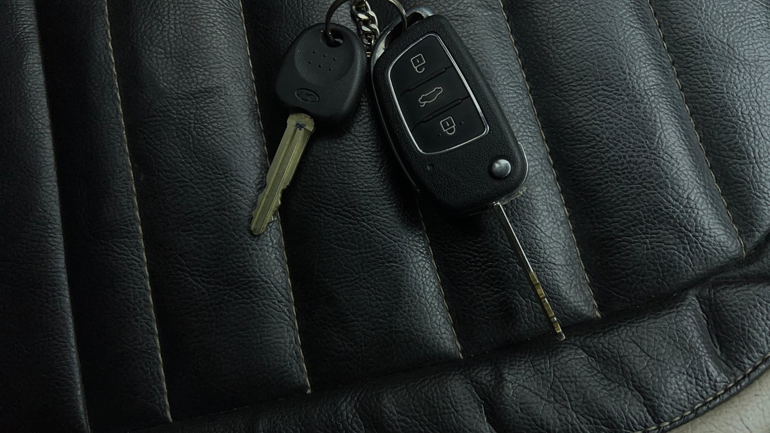 Used 2016 Hyundai Xcent S 1.2 Petrol Manual extra CAR KEY VIEW