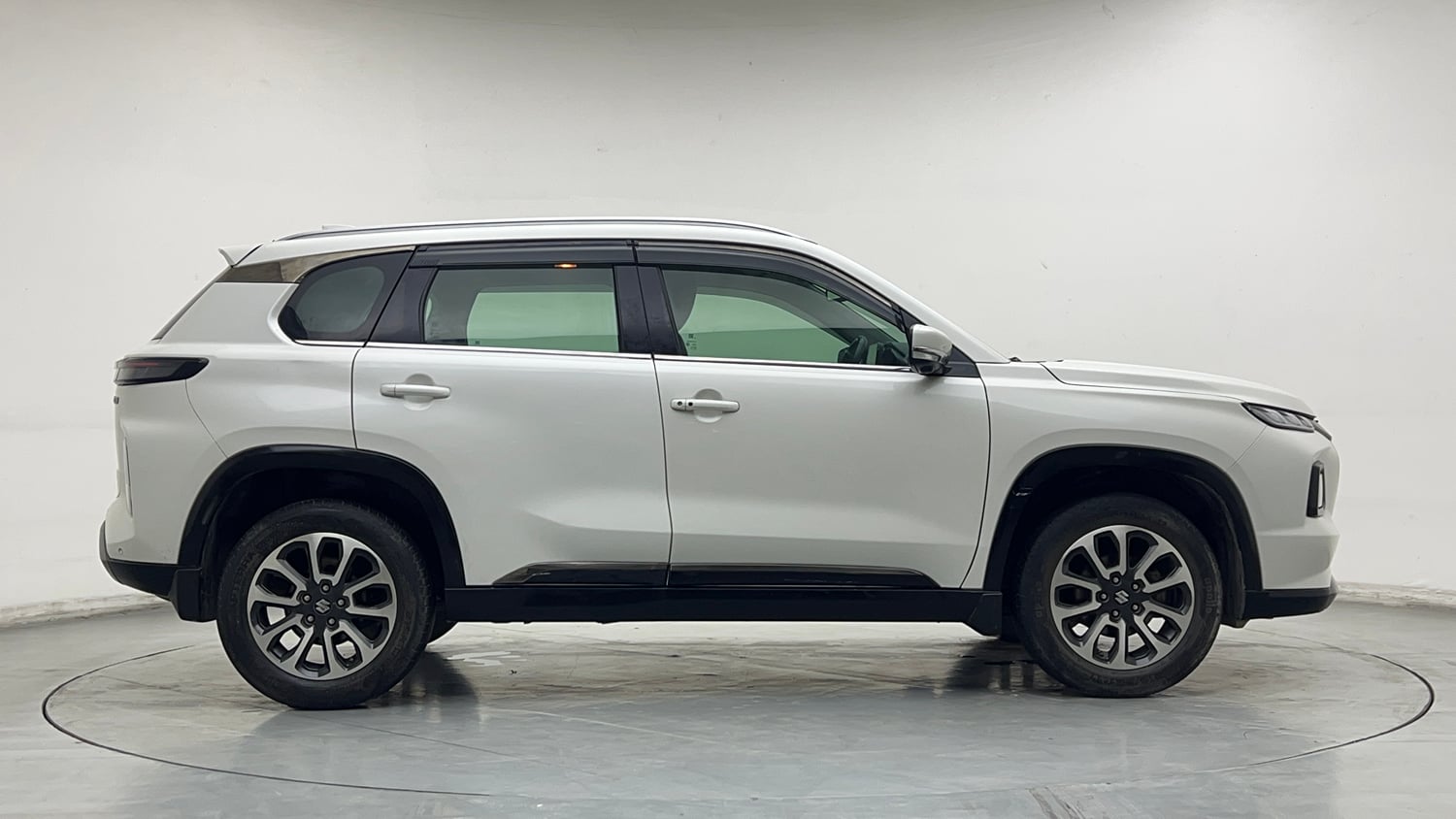 Used 2023 Maruti Suzuki Grand Vitara Alpha Plus Intelligent Hybrid eCVT Hybrid Automatic exterior RIGHT SIDE VIEW